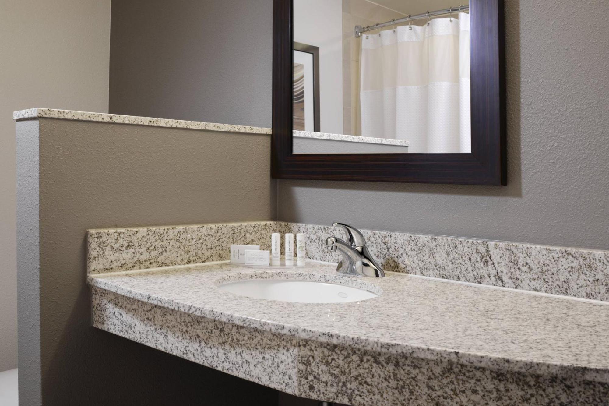 Courtyard Marriott Houston Pearland Hotel Exterior photo