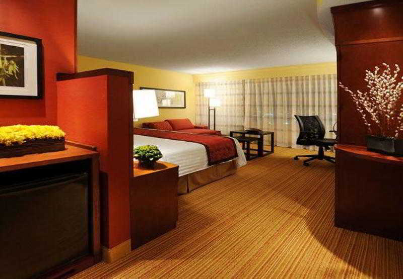 Courtyard Marriott Houston Pearland Hotel Exterior photo