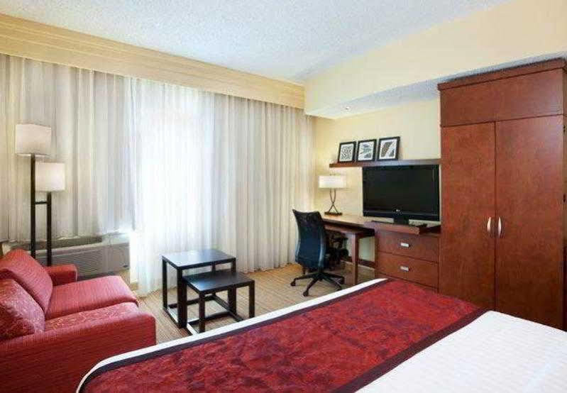 Courtyard Marriott Houston Pearland Hotel Exterior photo